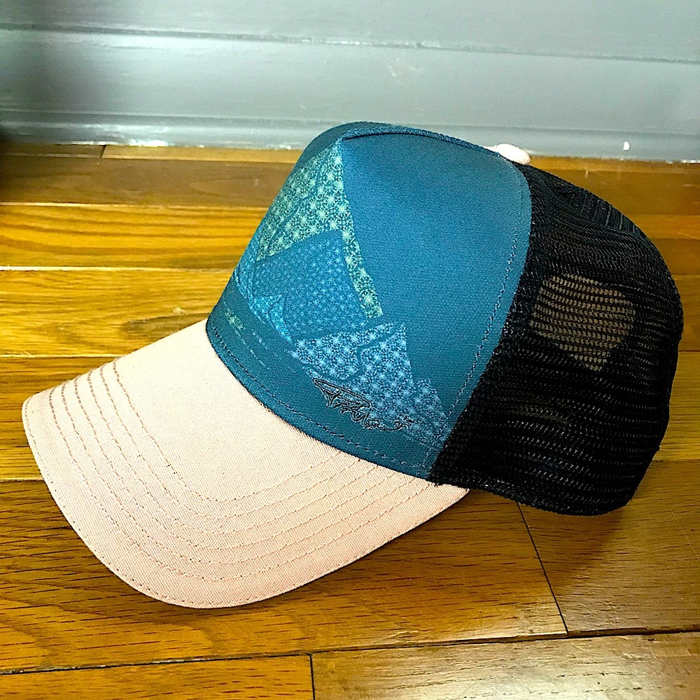Women’s trucker hat